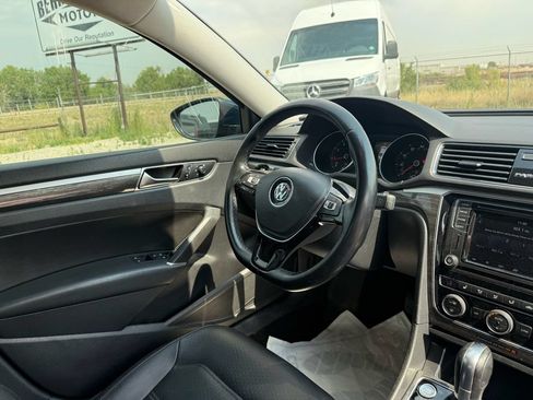 Used 2018 Volkswagen Passat 2.0T SE FWD image 17