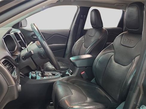 Used 2019 Jeep Cherokee Limited image 11