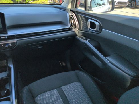 Used 2025 Kia Sorento LX FWD image 16