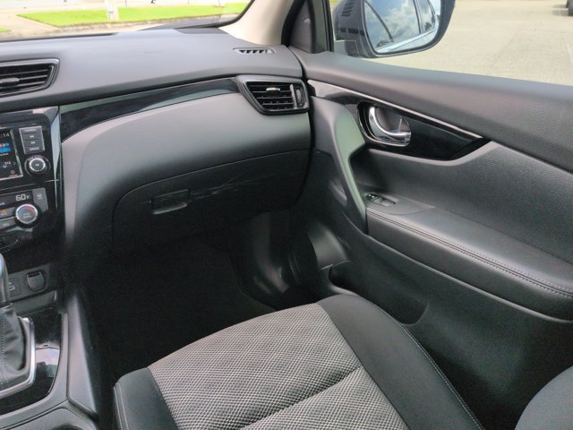 Used 2021 Nissan Rogue Sport SV FWD image 18