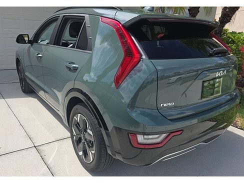 Used 2023 Kia Niro Wave w/ Wave Preserve Package FWD image 4