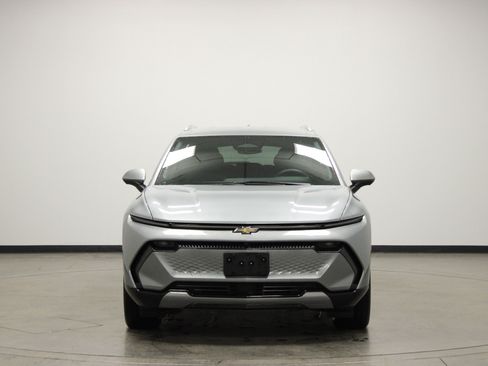 Used 2025 Chevrolet Equinox EV LT w/ Convenience Package image 3