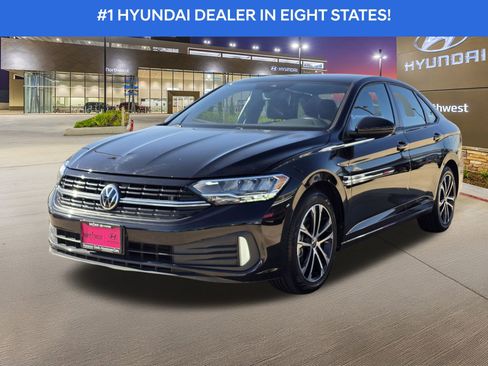 Used 2022 Volkswagen Jetta Sport image 2