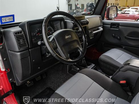 Used 2005 Jeep Wrangler Unlimited Rubicon w/ Security Group AWD/4WD image 4