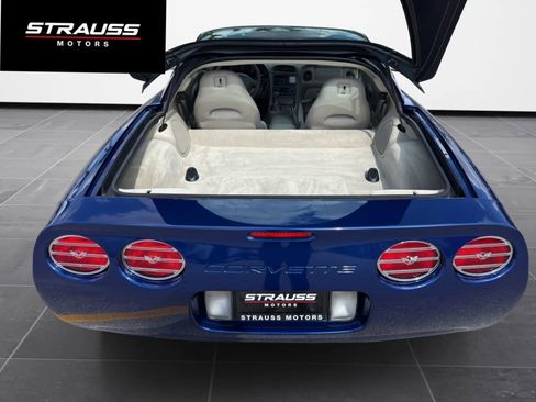 Used 2004 Chevrolet Corvette Coupe w/ Preferred Equipment Group image 25