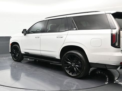 Used 2022 Cadillac Escalade Premium Luxury AWD/4WD image 3