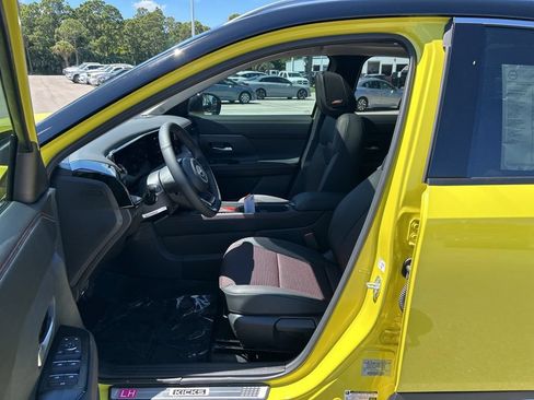 New 2026 Nissan Kicks SR w/ SR Premium Package FWD image 16