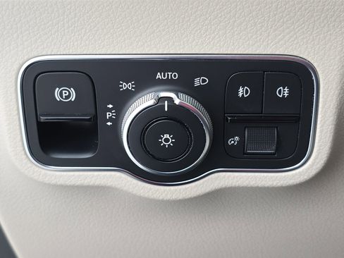 Used 2020 Mercedes-Benz GLB 250 image 26