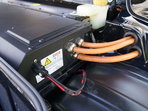 Used 2010 Tesla Roadster RWD image 36