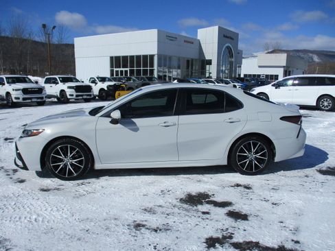 Used 2022 Toyota Camry SE image 8