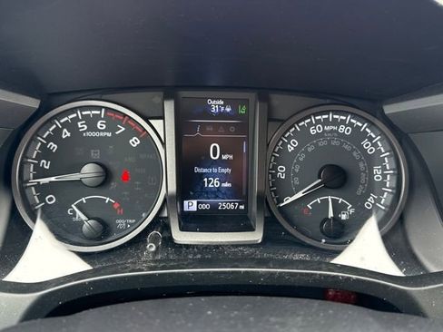 Used 2021 Toyota Tacoma TRD Off-Road image 21