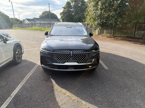 Used 2024 Lincoln Nautilus Reserve w/ Equipment Group 203A AWD/4WD image 2