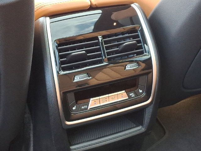 Used 2026 BMW X7 xDrive40i w/ M Sport Package AWD/4WD image 19