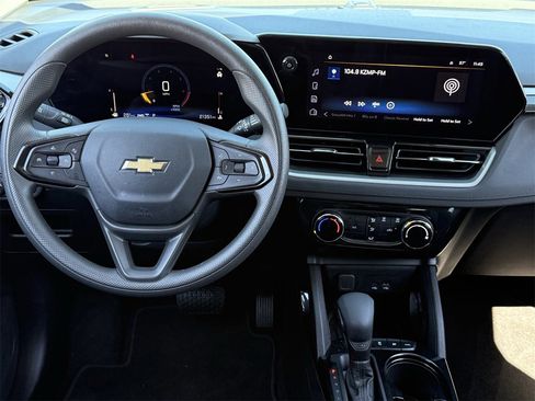 Used 2025 Chevrolet TrailBlazer LT image 11