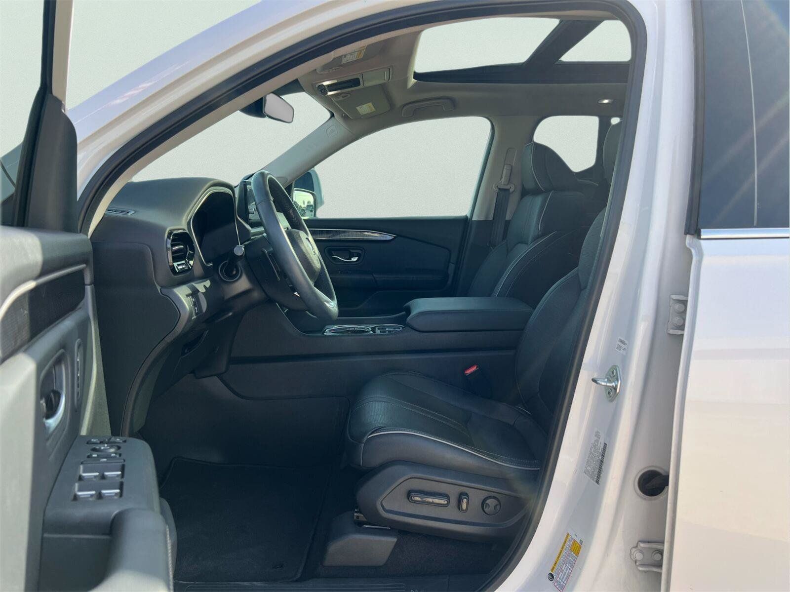 Used 2023 Honda Pilot Elite image 12