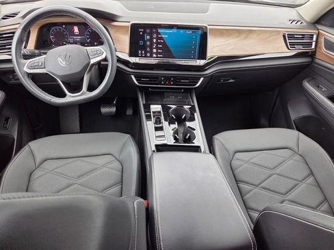 Used 2024 Volkswagen Atlas SE FWD image 9