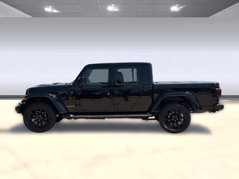 Used 2021 Jeep Gladiator Overland AWD/4WD image 2