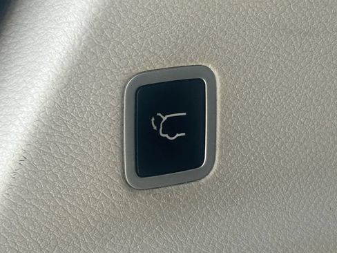 Used 2017 Chrysler Pacifica Touring-L FWD image 32
