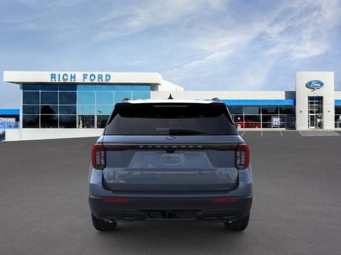 New 2026 Ford Explorer Active RWD image 10