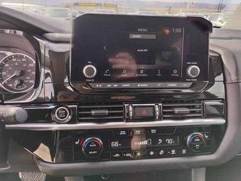 Used 2024 Nissan Pathfinder SV image 22