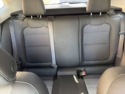 Used 2025 Chevrolet Trax LT FWD image 38