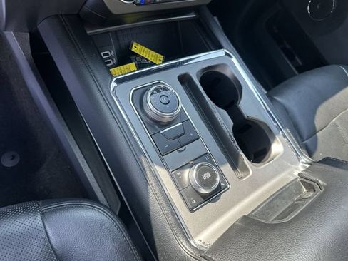 Used 2018 Ford Expedition XLT w/ Equipment Group 202A AWD/4WD image 24