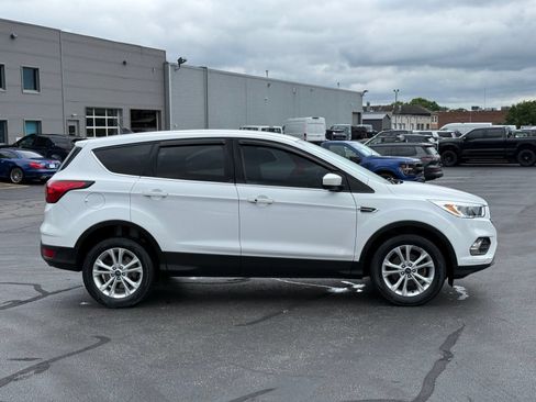 Used 2019 Ford Escape SE FWD image 3