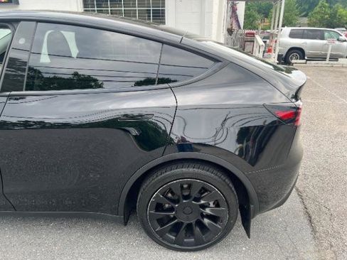 Used 2023 Tesla Model Y Long Range AWD/4WD image 10