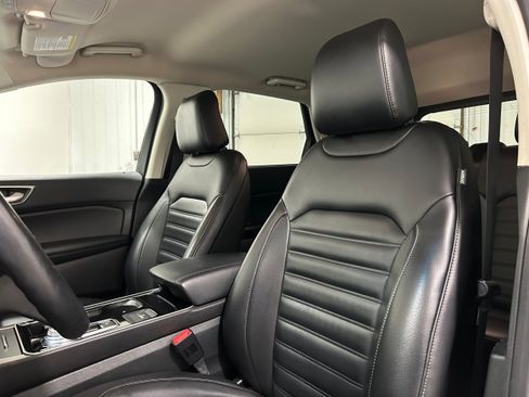 Used 2020 Ford Edge SEL w/ Cold Weather Package image 26