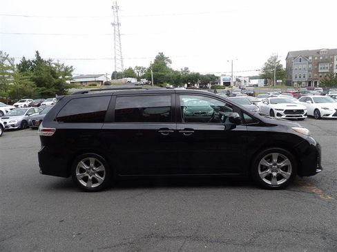 Used 2019 Toyota Sienna SE Premium FWD image 6
