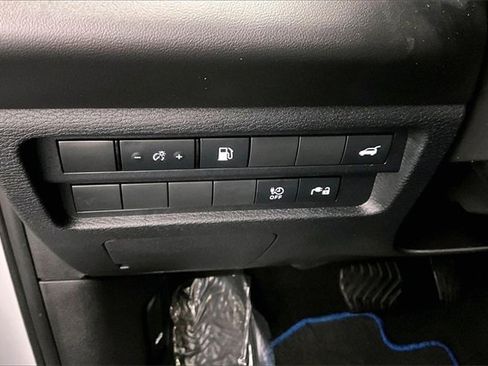 Used 2024 Mitsubishi Outlander SE image 29