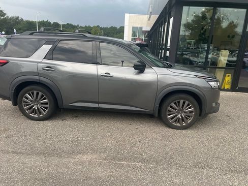 Used 2023 Nissan Pathfinder SL w/ SL Premium Package AWD/4WD image 5