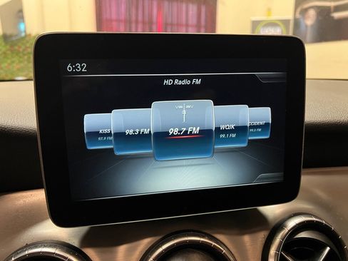 Used 2018 Mercedes-Benz CLA 250 4MATIC image 23