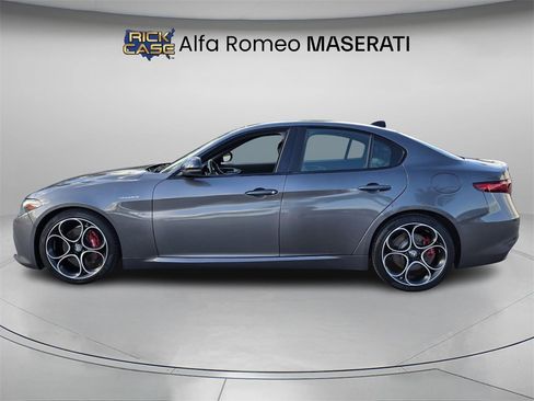 Used 2023 Alfa Romeo Giulia Veloce image 3