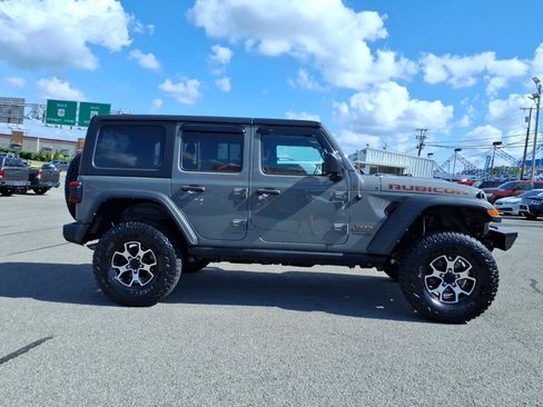 Used 2022 Jeep Wrangler Unlimited Rubicon w/ Cold Weather Group AWD/4WD image 9