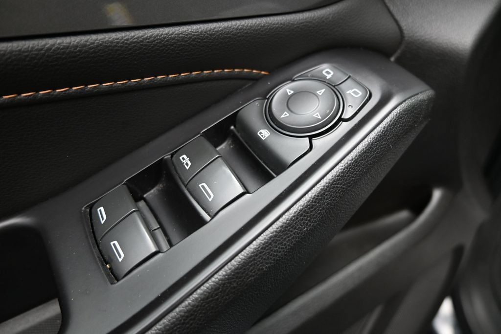 Used 2020 Chevrolet Traverse LT w/ LPO, Floor Liner Package FWD image 11