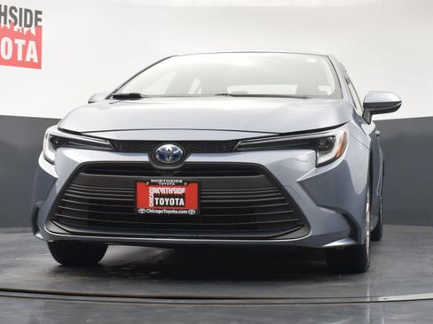 Used 2025 Toyota Corolla LE w/ LE Premium Package FWD image 30