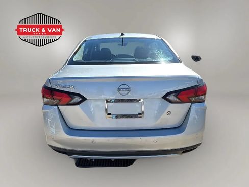 Used 2025 Nissan Versa S FWD image 4