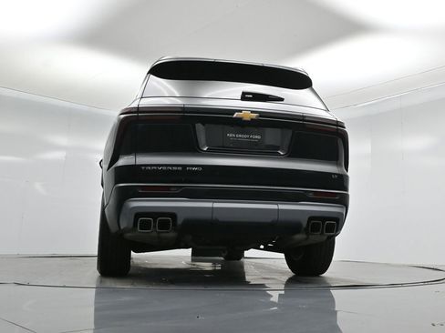 Used 2024 Chevrolet Traverse LT image 48