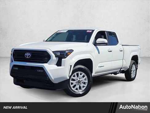 Used 2025 Toyota Tacoma SR5 AWD/4WD image 1