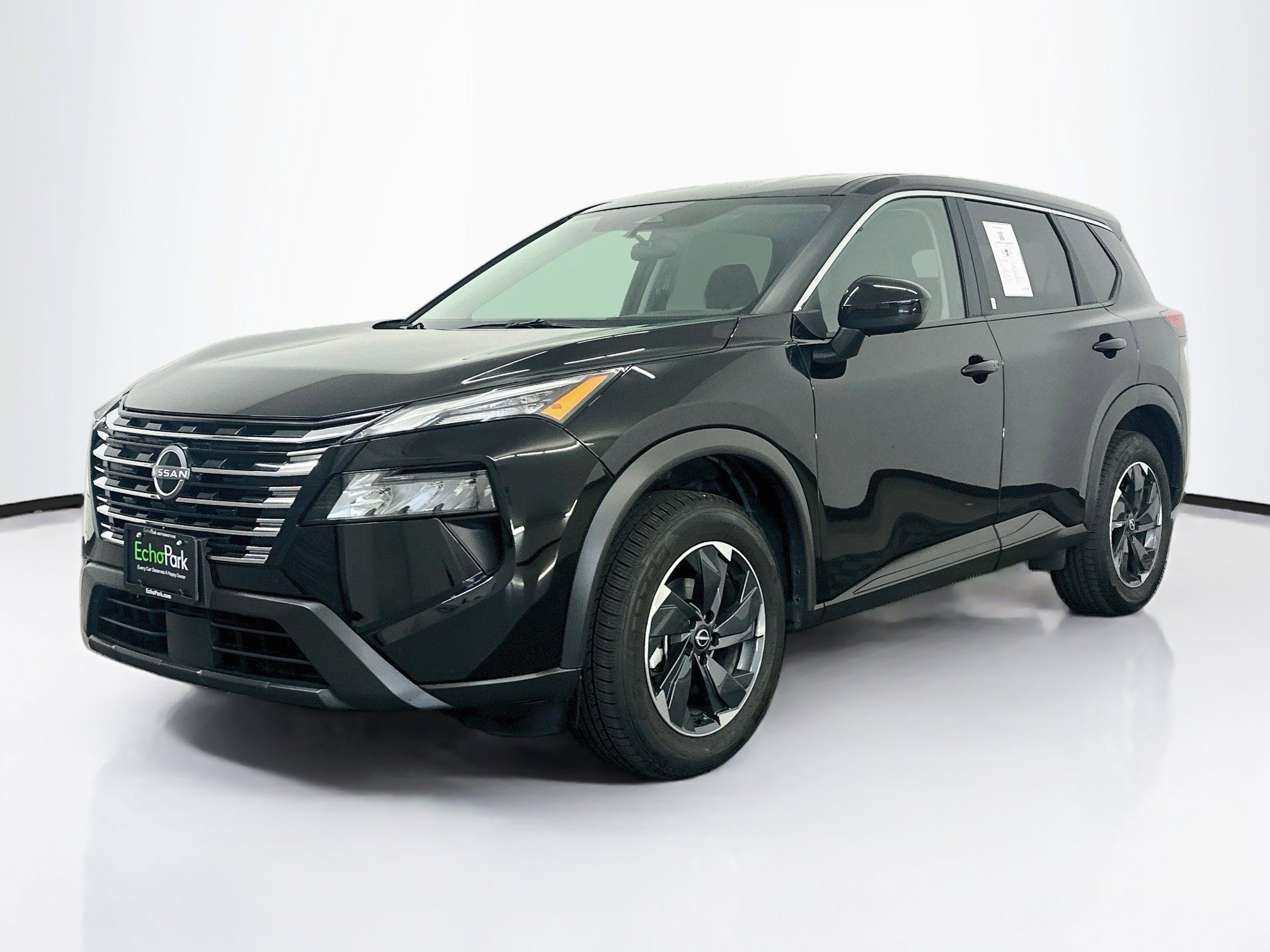 Used 2025 Nissan Rogue SV AWD/4WD image 3