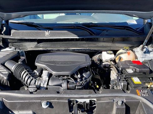 Used 2023 GMC Acadia SLT image 31