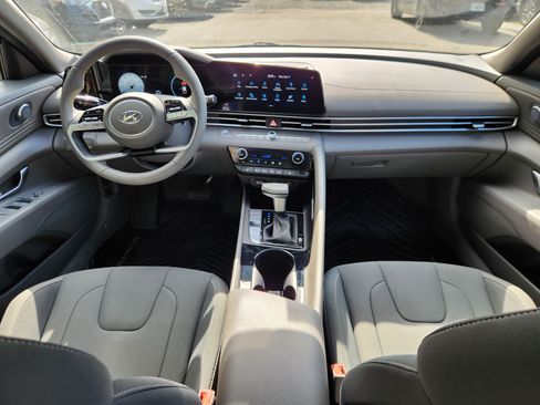 Certified 2023 Hyundai Elantra SEL w/ Convenience Package FWD image 8