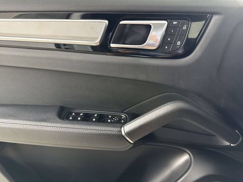 Certified 2023 Porsche Cayenne Platinum Edition AWD/4WD image 33