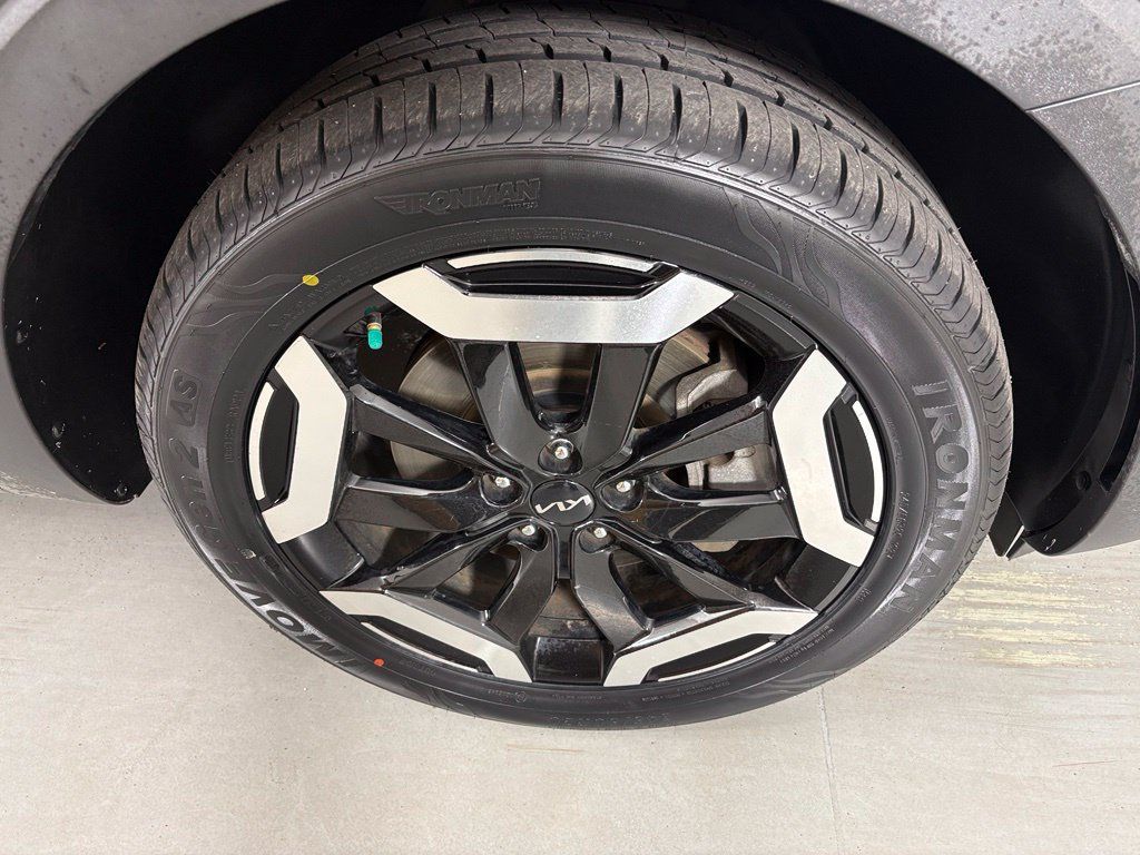 Used 2025 Kia Telluride S FWD image 10
