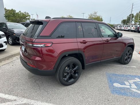 New 2025 Jeep Grand Cherokee Altitude image 33