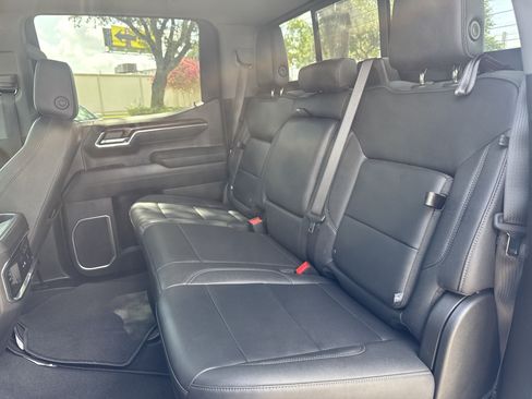 Used 2025 GMC Sierra 1500 SLT RWD image 9