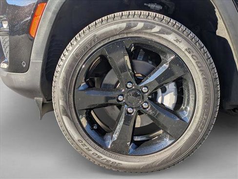 Used 2025 Jeep Grand Cherokee Limited w/ Luxury Tech Group II image 25