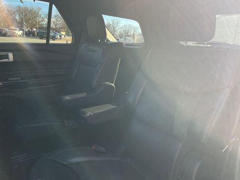 Used 2022 Ford Explorer Platinum w/ Technology Package image 14