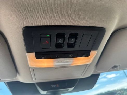 Used 2025 Nissan Pathfinder Platinum FWD image 46